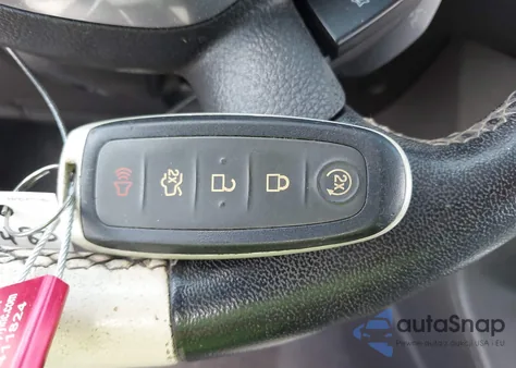 2013 Ford Focus Titanium z USA, uszkodzony, nr VIN 1FADP3J28DL163567